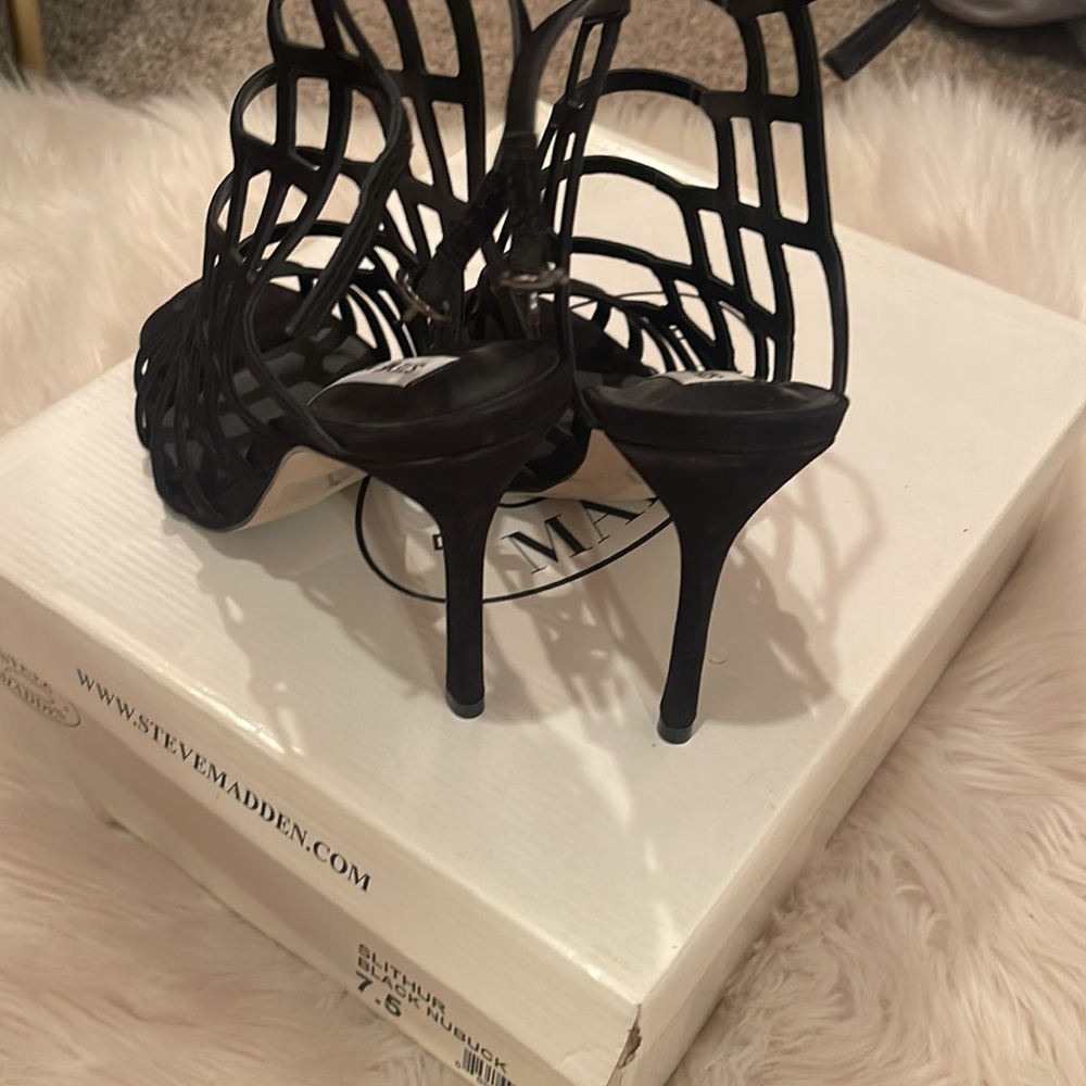 Steve Madden black nubuck heels 7.5 - Picture 2 of 8